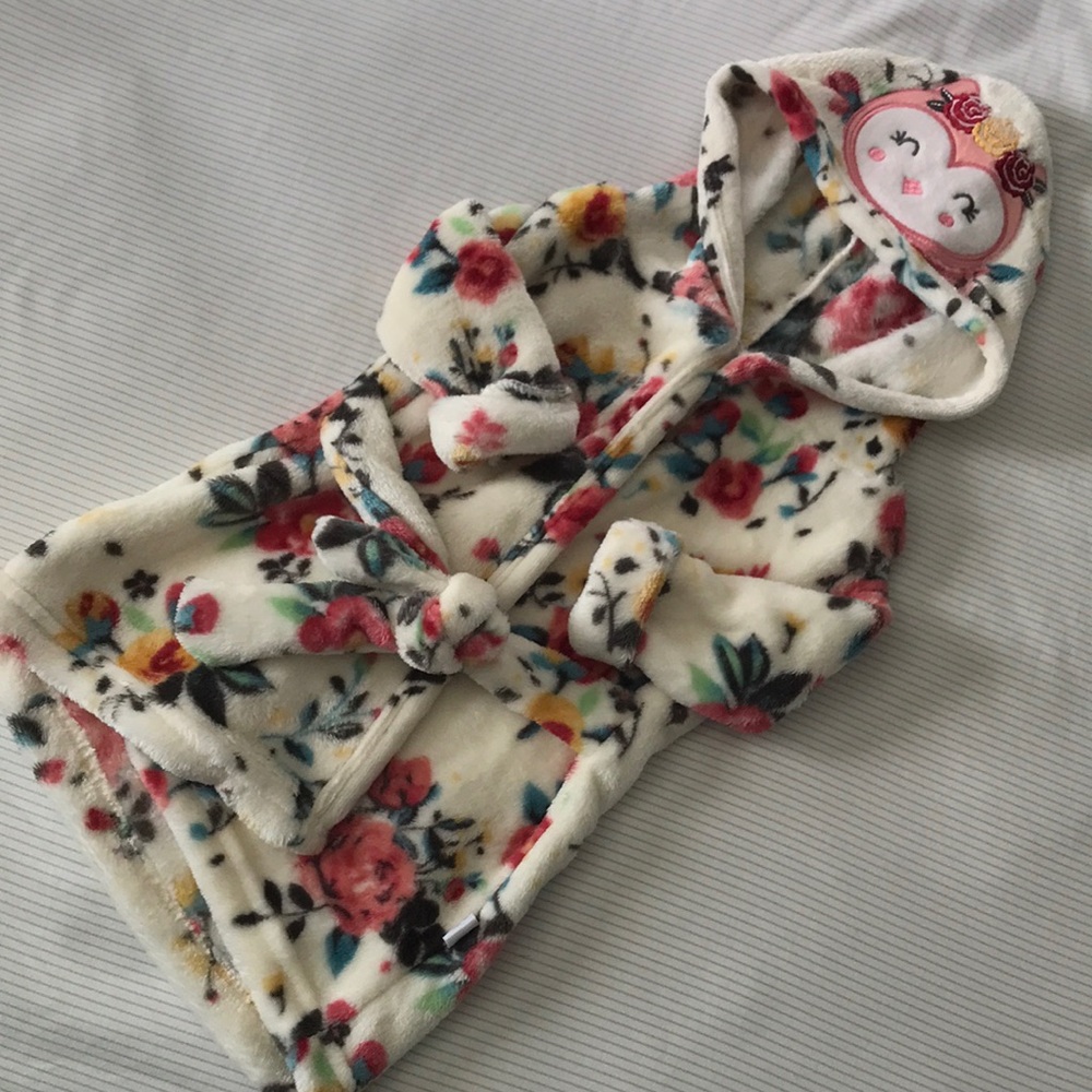 Duck Duck Goose floral baby robe, size 0-9m
